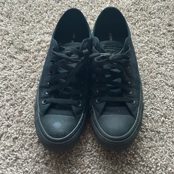Converse Women’s 7.5 Black - Picture 1 of 3